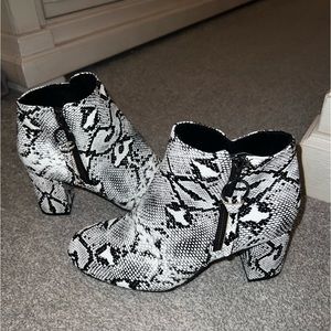 Gnpolo Snakeskin Bootie (Amazon)